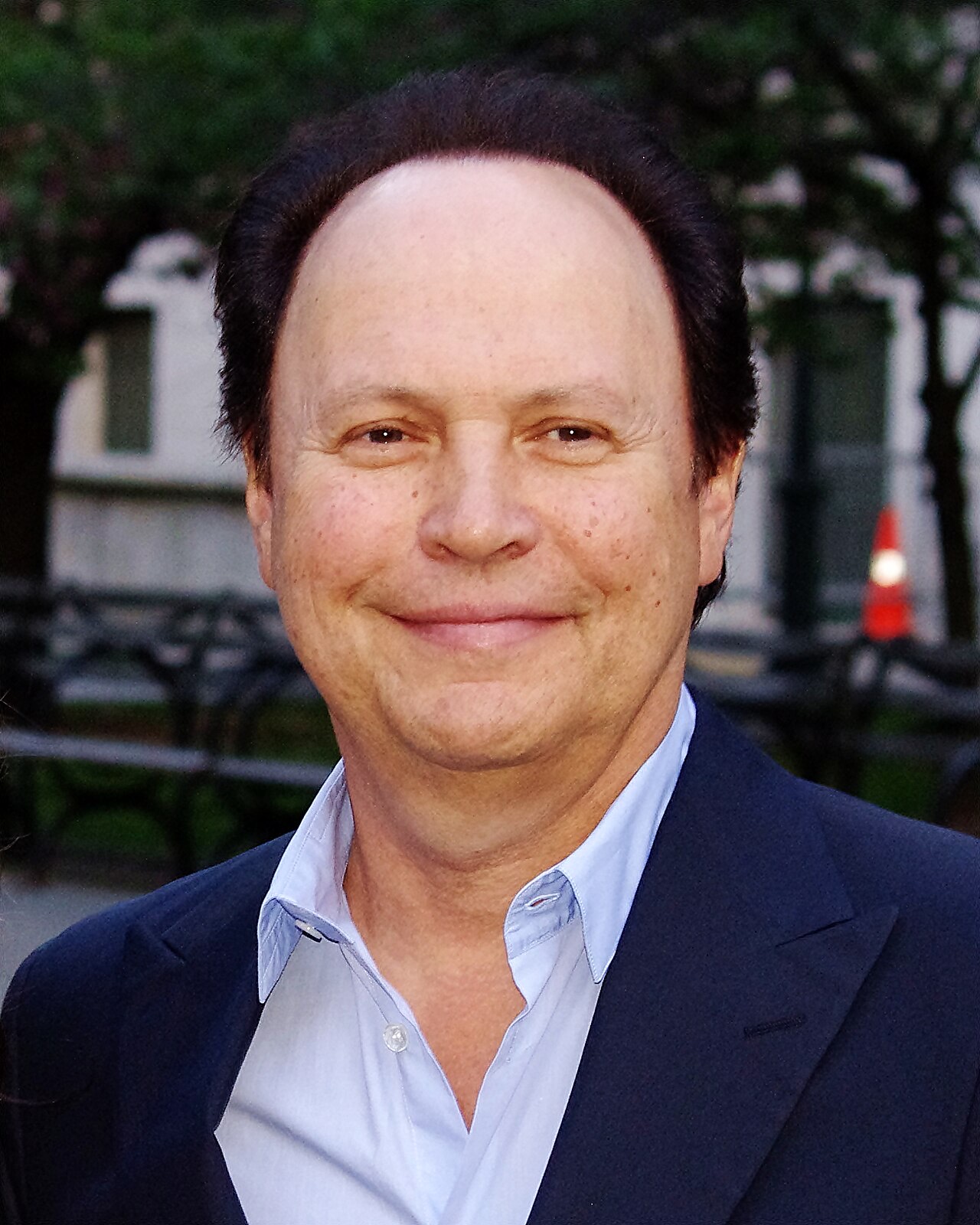 Fireproof, Critics Open Their Arms to Billy Crystal's 860 on West 45th